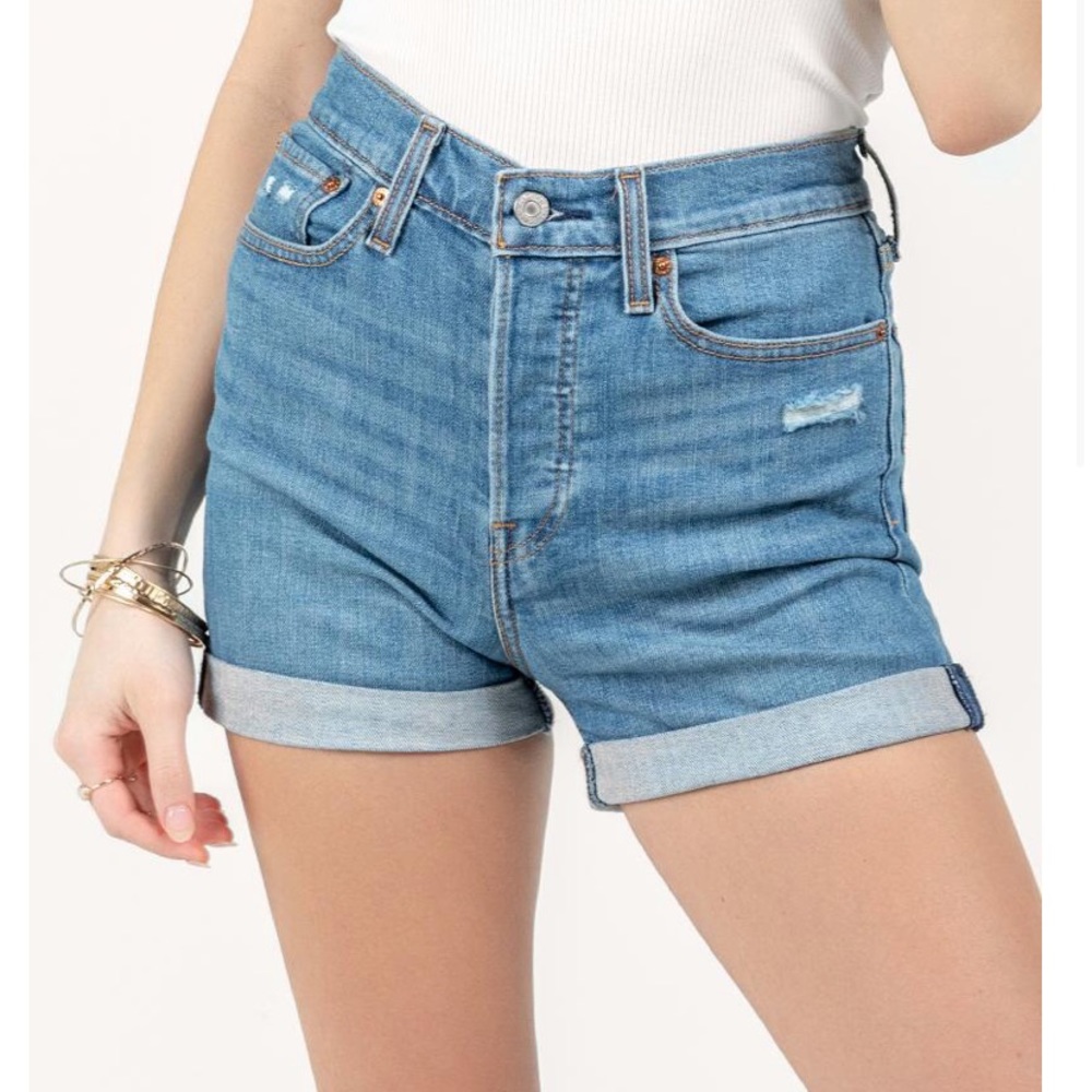 Levi’s wedgie fit shorts